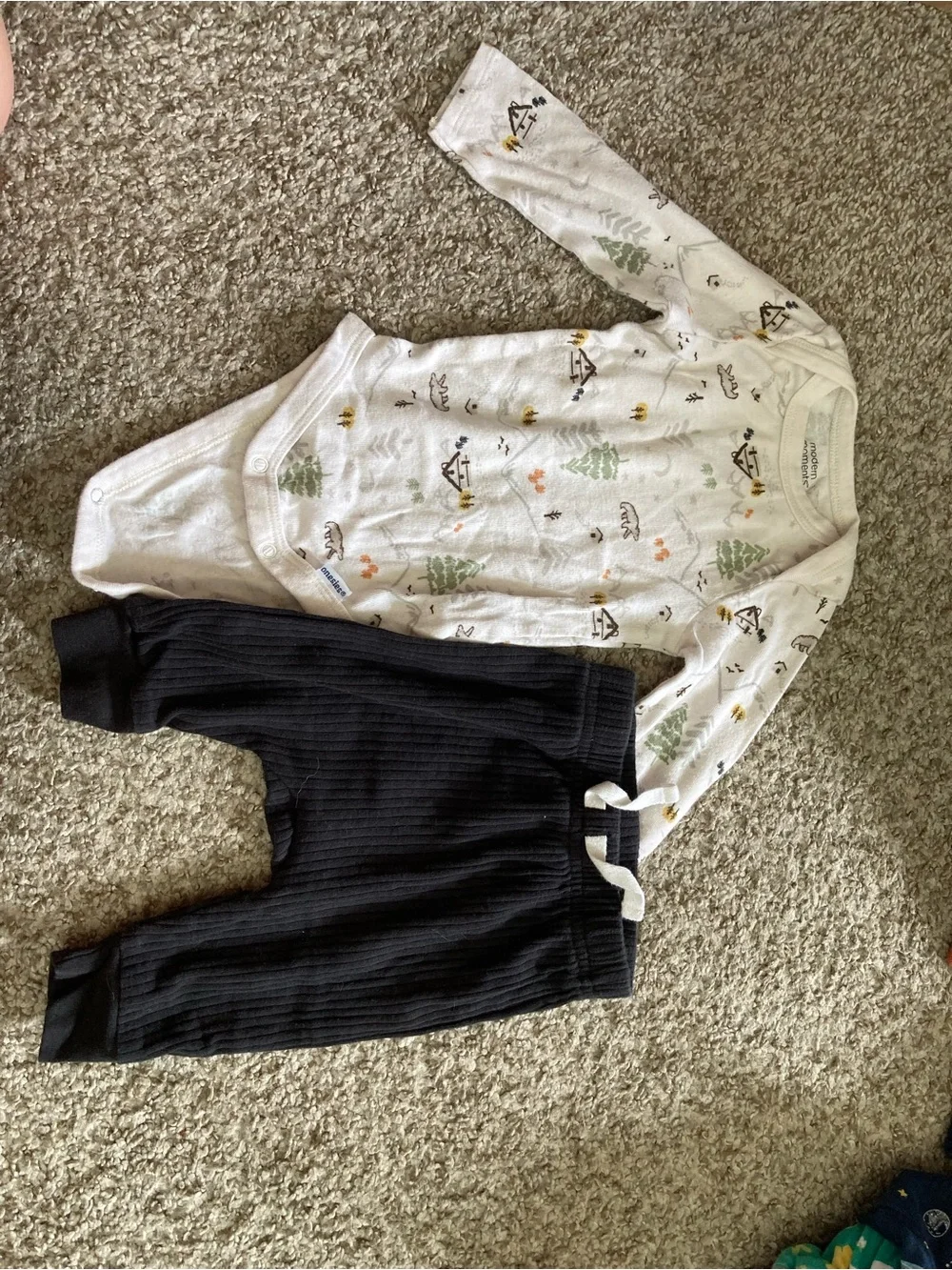 Gerber White Long-Sleeve Bodysuit with Black Ribbed Pants